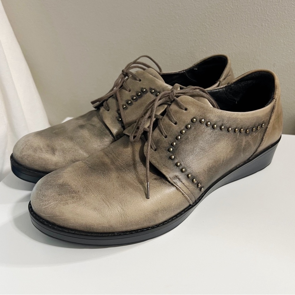 Naot Distressed Leather Embrace Studded Lace Up Oxford Shoes Size 38 7
